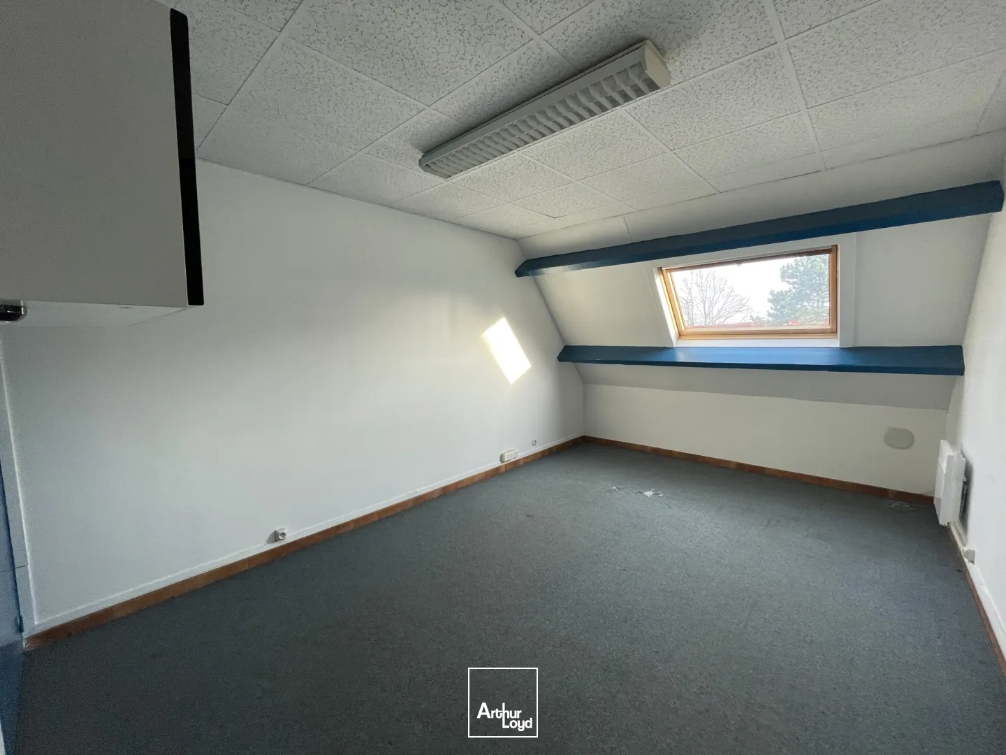 BUREAUX - 65 M2 - A LOUER - ZAC DE THER