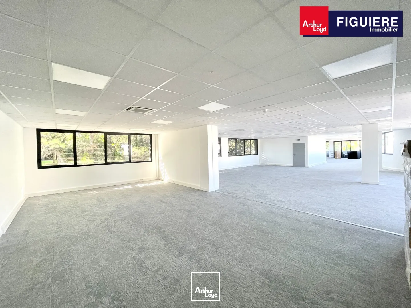 Rare à la location dans le Pôle d'activités: un immeuble neuf avec de belles prestations.