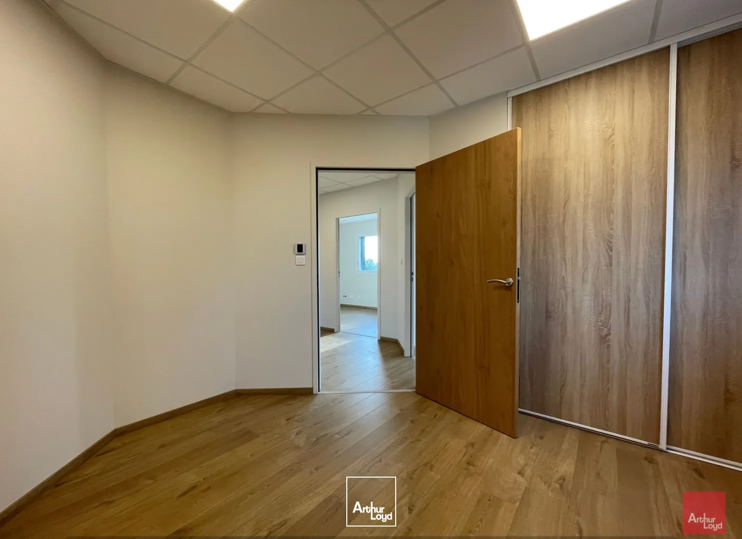 Bureaux de 73 m² non divisibles à louer à Nîmes , secteur St Césaire