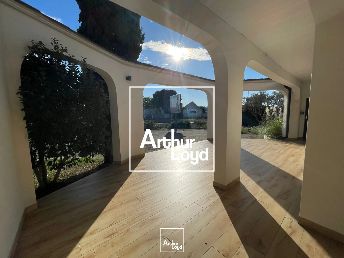 À VENDRE - TERRAIN AVEC BÂTI EXISTANT- EMPLACEMENT STRATÉGIQUE À NÎMES EST