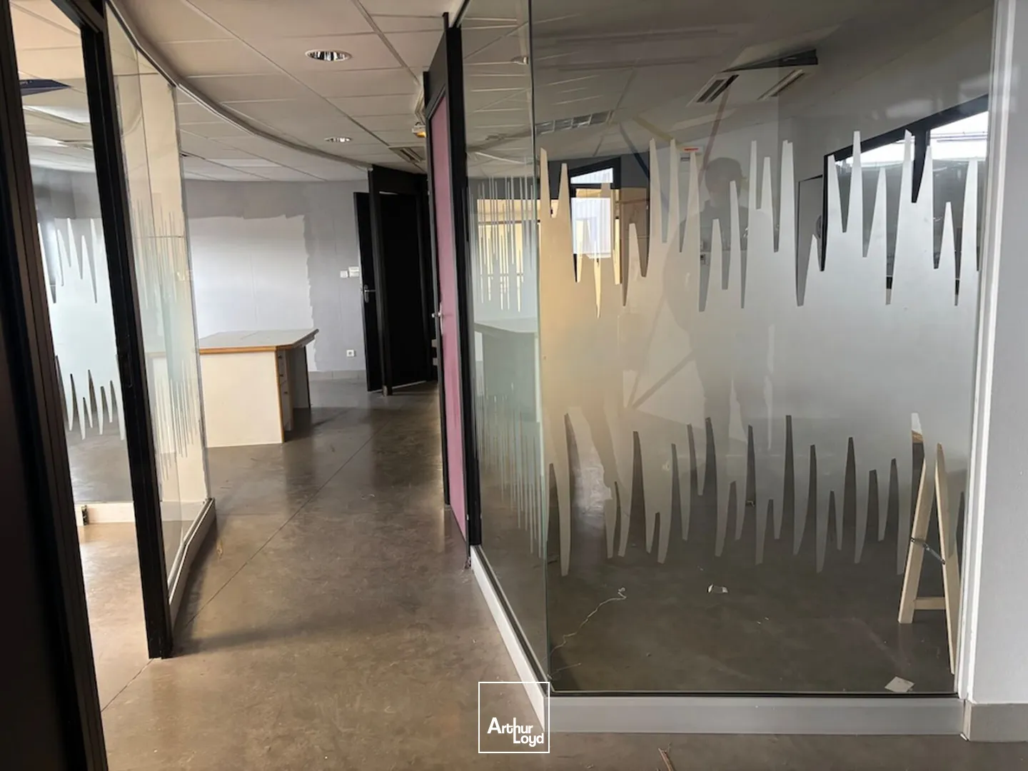 Local d'activités de 1 860 m² indépendant sur son terrain, situé à Yssingeaux (43)