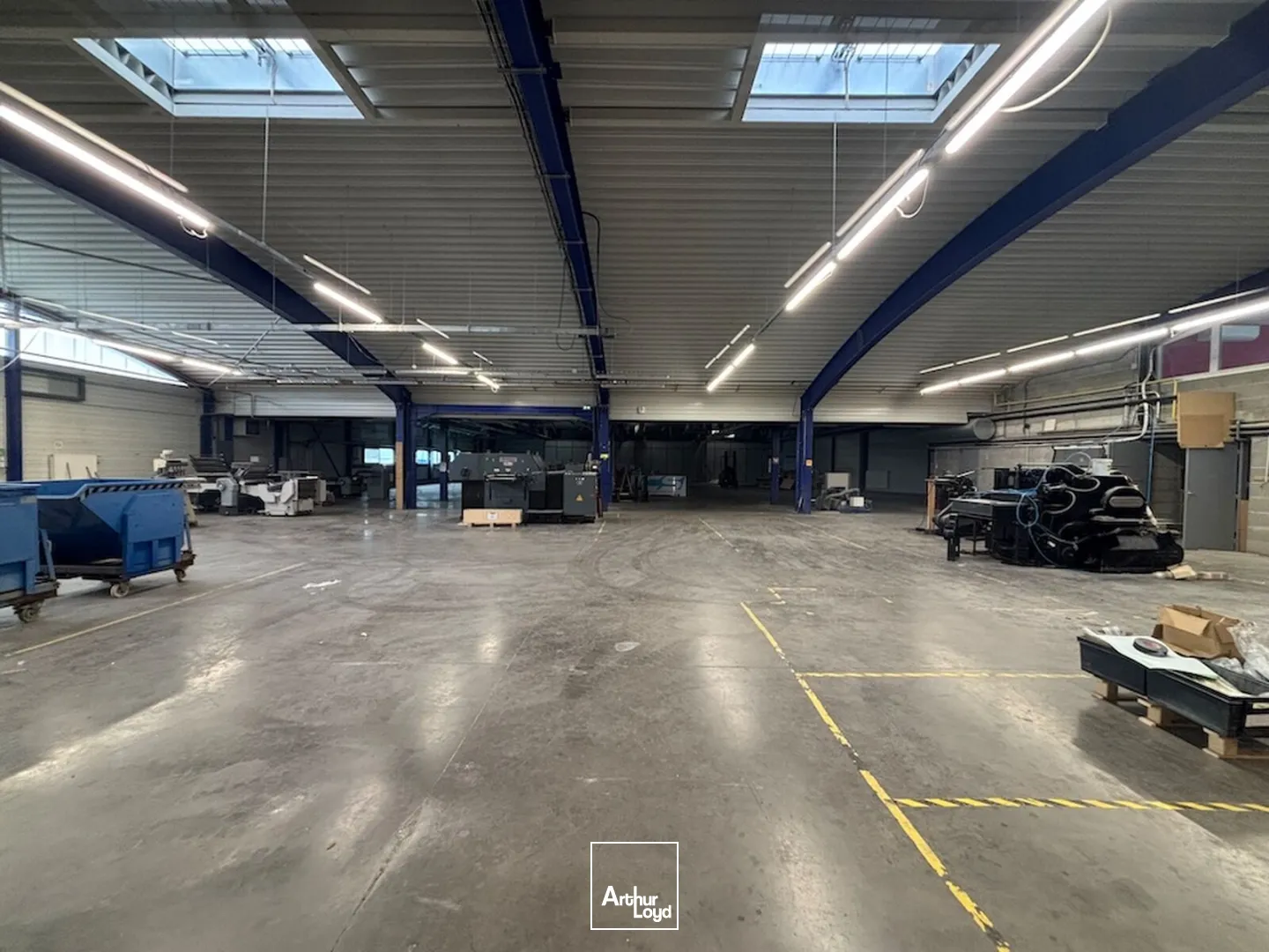 Local d'activités de 1 860 m² indépendant sur son terrain, situé à Yssingeaux (43)