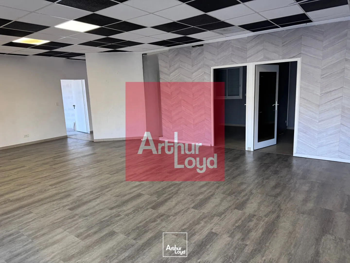 À VENDRE LOCAL D'ACTIVITÉ DE 212 M² SORTIE AUTOROUTE LE PASSAGE