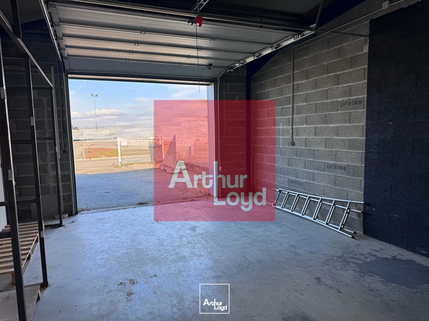 À VENDRE LOCAL D'ACTIVITÉ DE 212 M² SORTIE AUTOROUTE LE PASSAGE