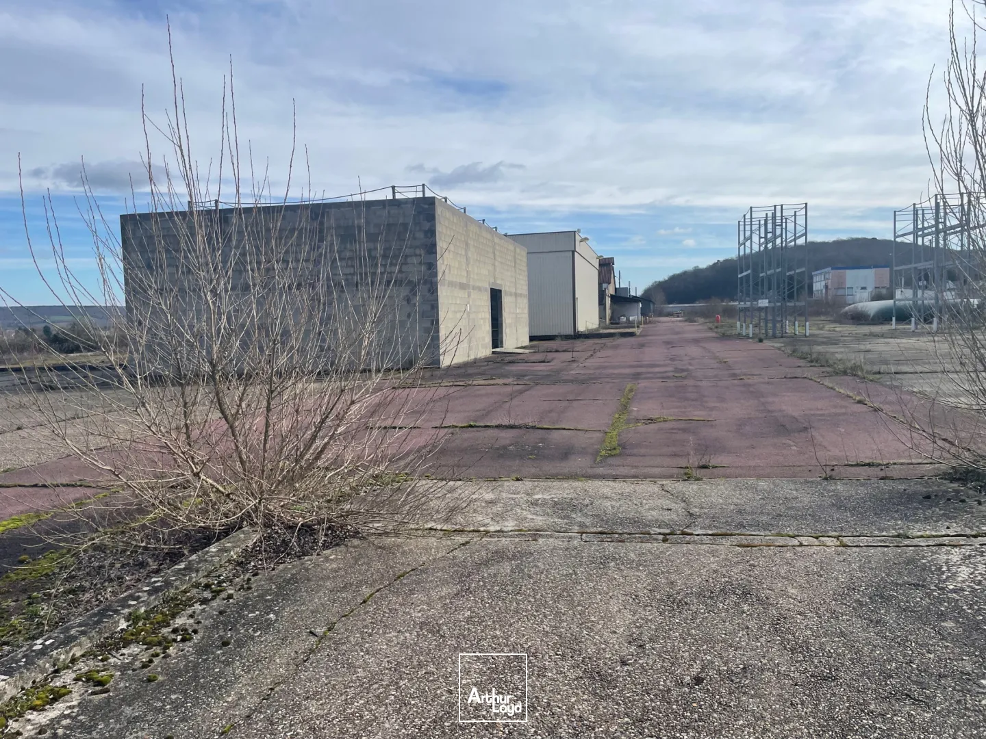 Locaux d'activité à vendre à SAINT PIERRE LA GARENNE 27600