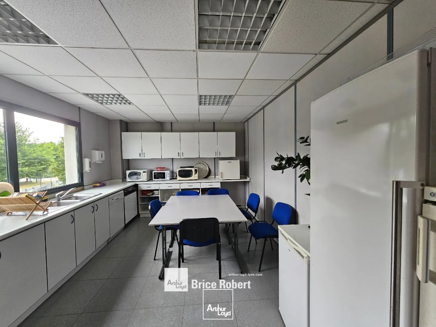 A louer - Bureaux avec entrepôt - Limonest