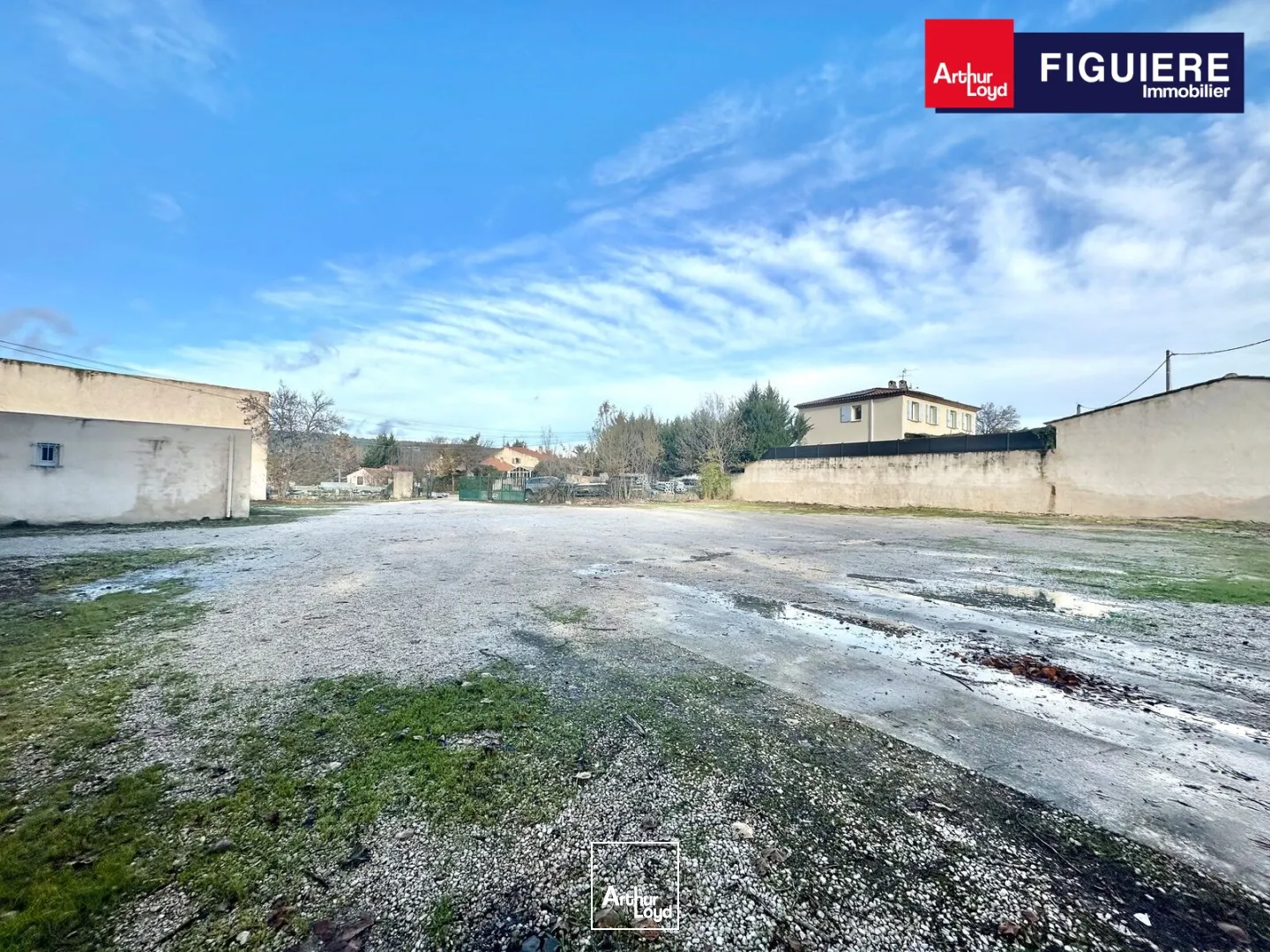 EN EXCLUSIVITE - Local d'activités avec terrain à LOUER sur BOUC BEL AIR