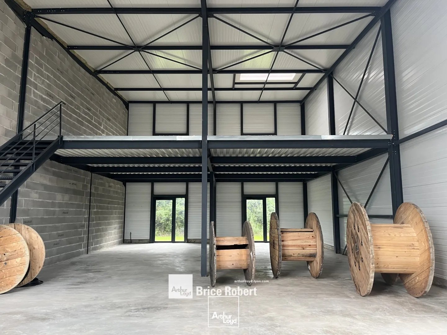 à louer - cellules d'activités - avec parking - Trévoux