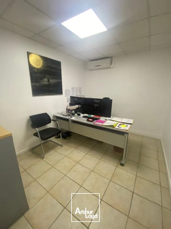 Local commercial / Bureaux 88 m2 Zac de Rivière Roche FdF