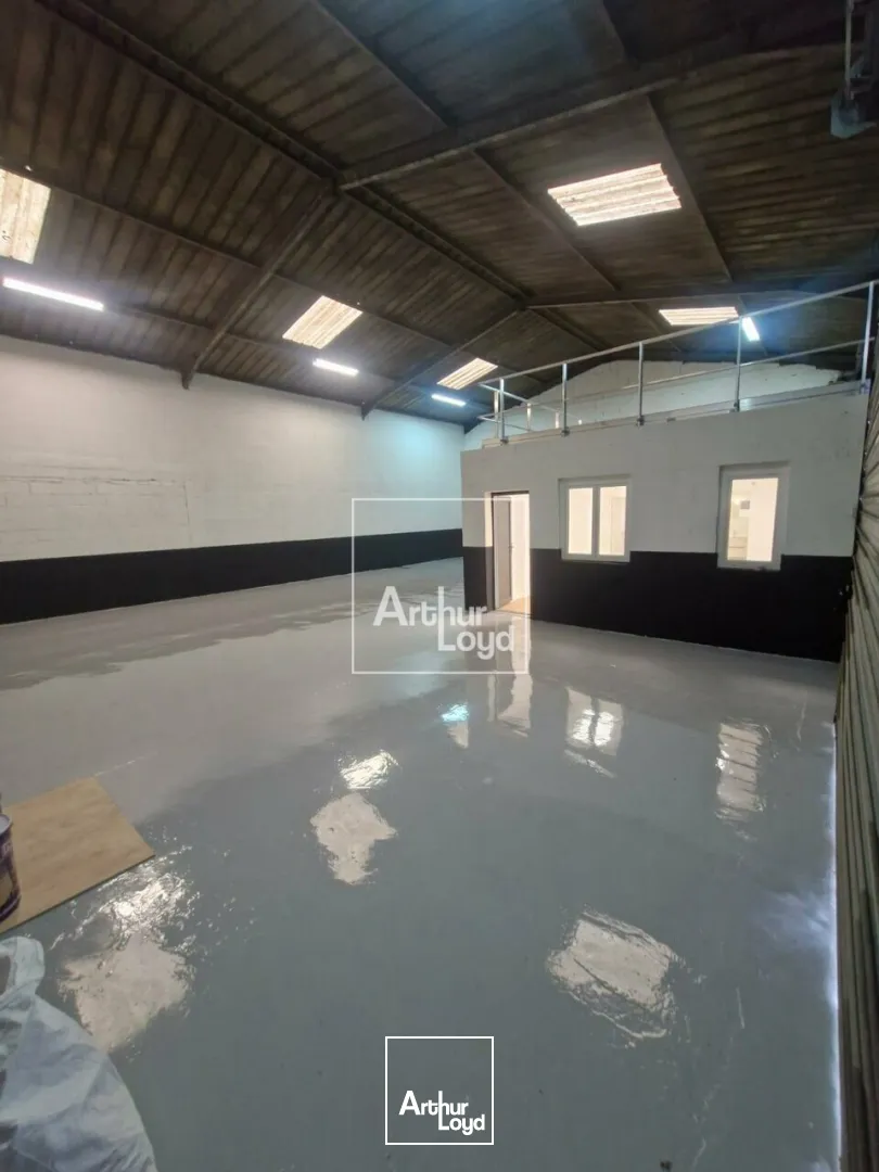 FONTENAY LE VICOMTE LOCAL PME A LOUER