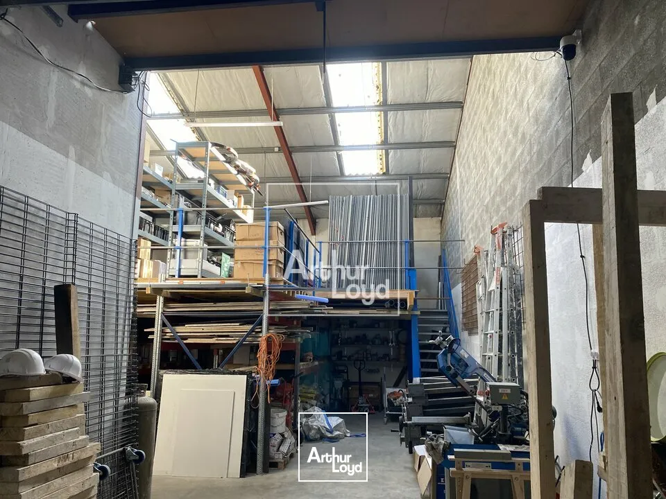 PETIT ENTREPOT LISSES A LOUER