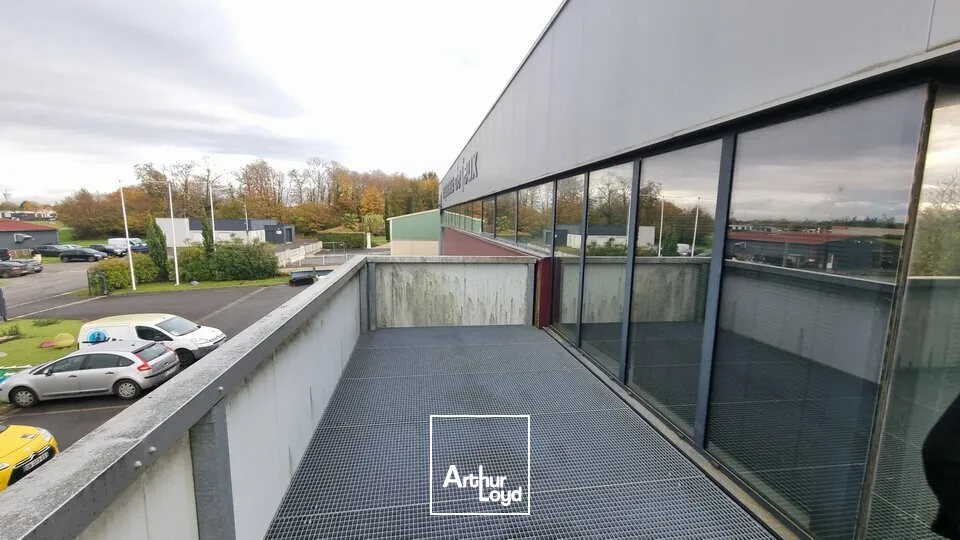 À VENDRE  Local d'activité de 500m² moderne et rare à Lusignan (86)