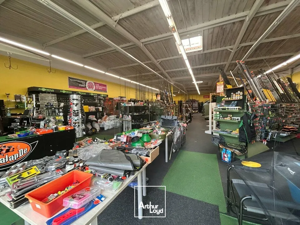 SAINT GERVAIS LA FORÊT - LOCATION LOCAL COMMERCIAL DE 444 M² - ZONE COMMERCIALE