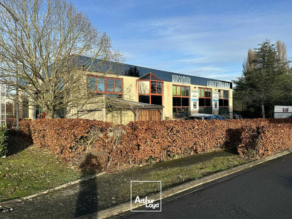 Bâtiment indépendant d'environ 860 m2 - ZONE D'ACTIVITÉ DE TAISSY