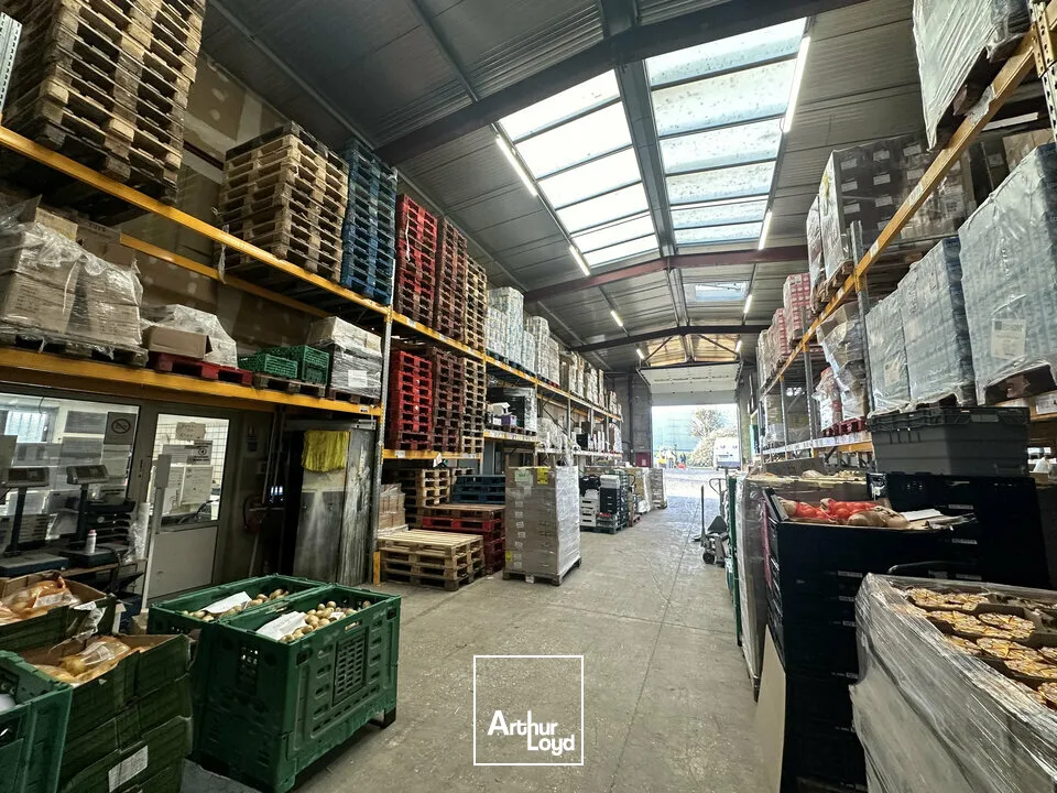 Bâtiment indépendant d'environ 860 m2 - ZONE D'ACTIVITÉ DE TAISSY