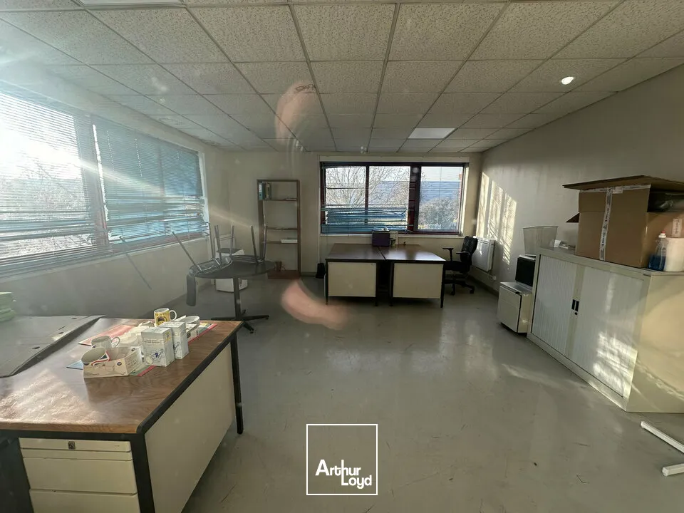 Bâtiment indépendant d'environ 860 m2 - ZONE D'ACTIVITÉ DE TAISSY