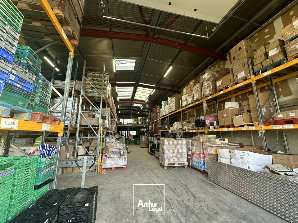 Bâtiment indépendant d'environ 860 m2 - ZONE D'ACTIVITÉ DE TAISSY