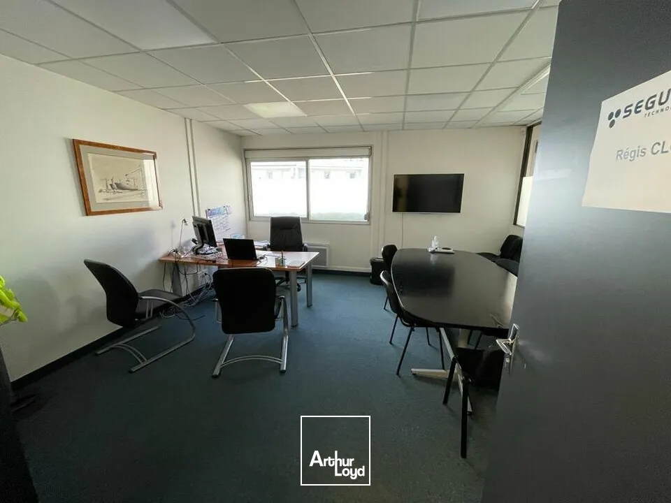 A LOUER - LE HAVRE - QUARTIER SUD - 494 m² - 20 STATIONNEMENTS PRIVATIFS