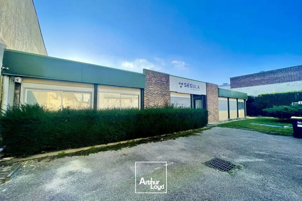 A LOUER - LE HAVRE - QUARTIER SUD - IMMEUBLE DE BUREAUX - 20 STATIONNEMENT PRIVATIFS 