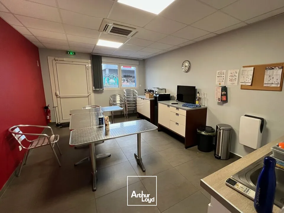 Bâtiment industriel avec bureaux et partie commerciale - ZA de Cognac Sud