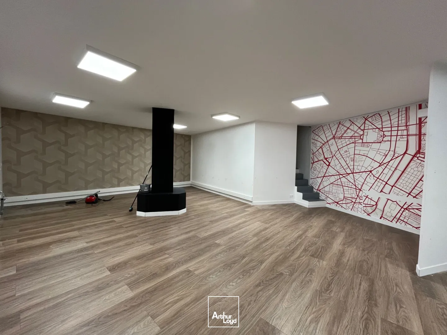 À LOUER - LOCAL COMMERCIAL DE 240M2 - ST-QUENTIN
