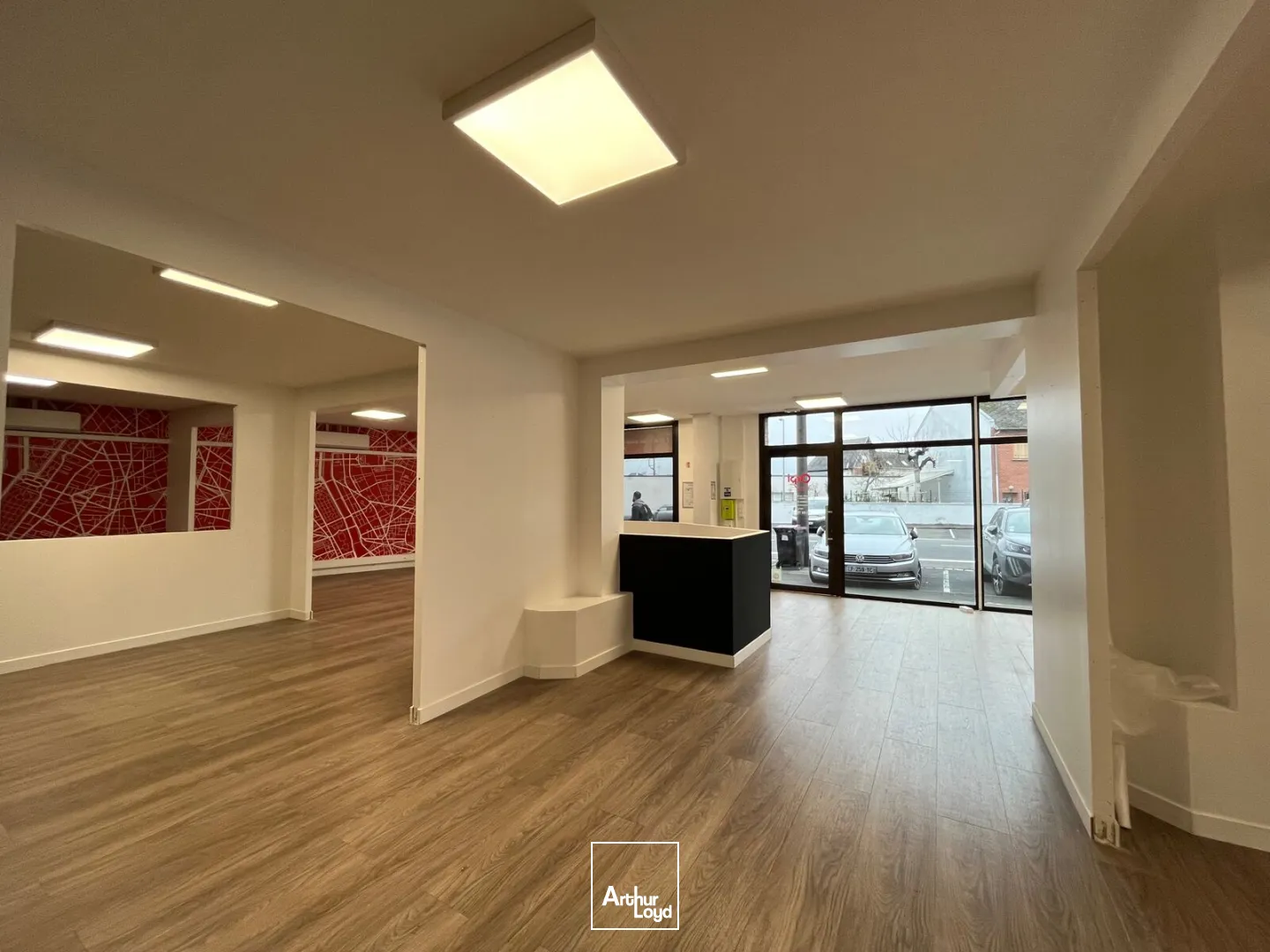 À LOUER - LOCAL COMMERCIAL DE 240M2 - ST-QUENTIN