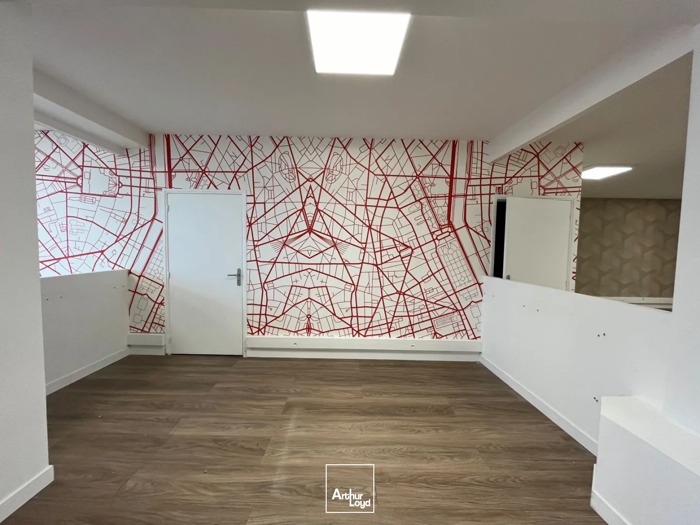 À LOUER - LOCAL COMMERCIAL DE 240M2 - ST-QUENTIN