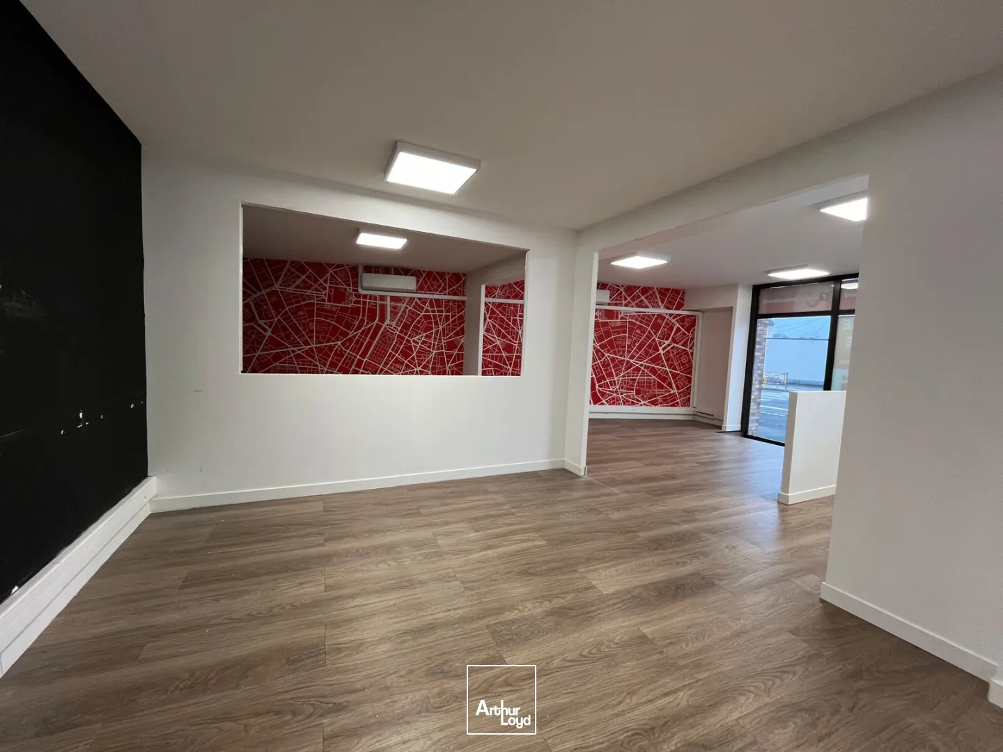 À LOUER - LOCAL COMMERCIAL DE 240M2 - ST-QUENTIN