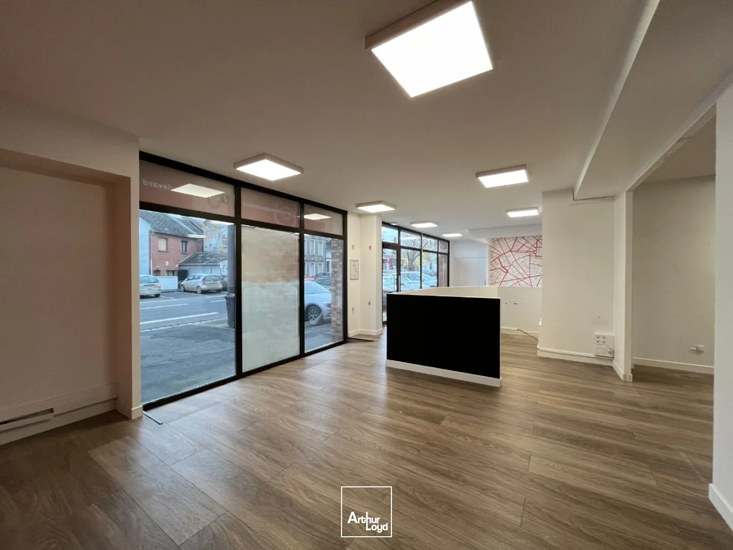 À LOUER - LOCAL COMMERCIAL DE 240M2 - ST-QUENTIN