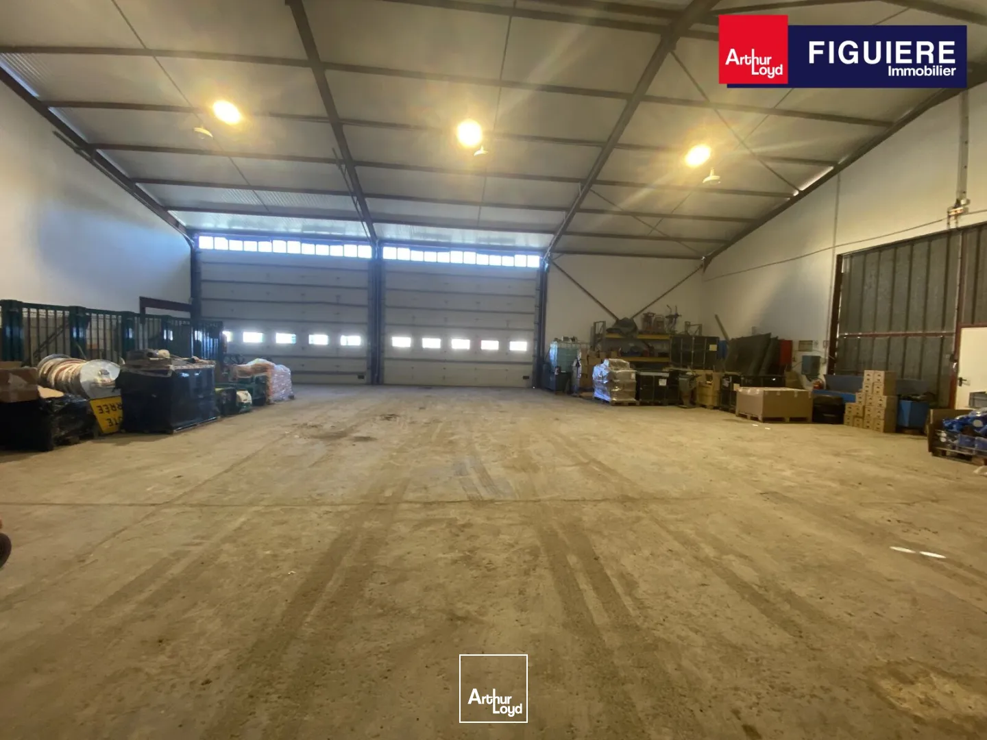 300m² de local d'activités sur 2600m² de terrain (ou 1300m²) à louer GRANS