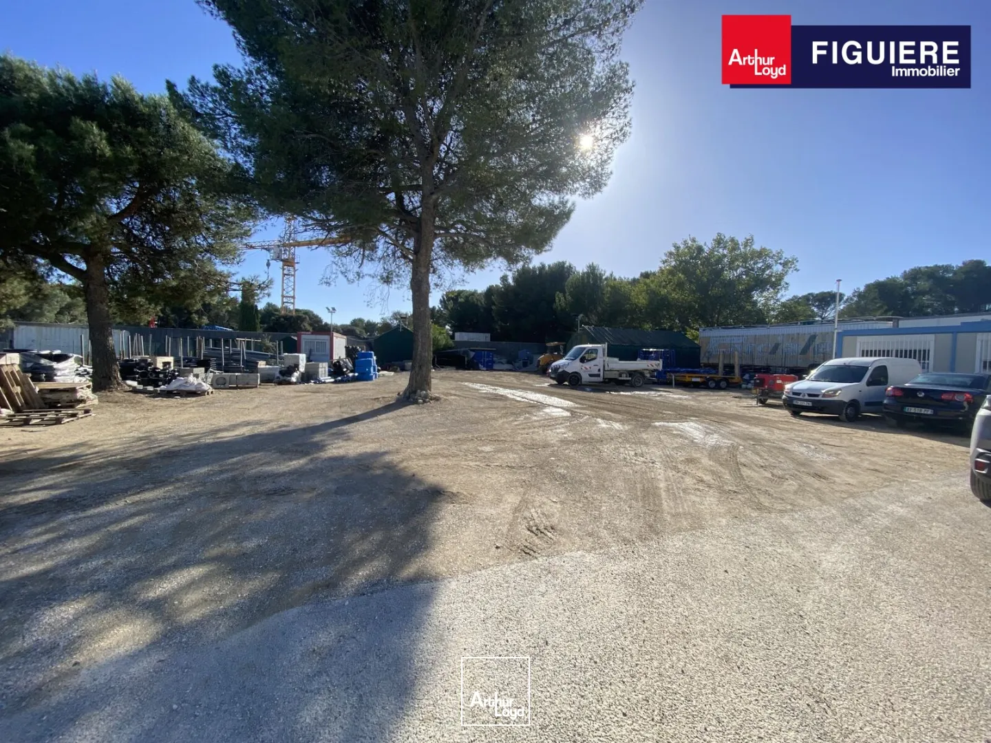 300m² de local d'activités sur 2600m² de terrain (ou 1300m²) à louer GRANS