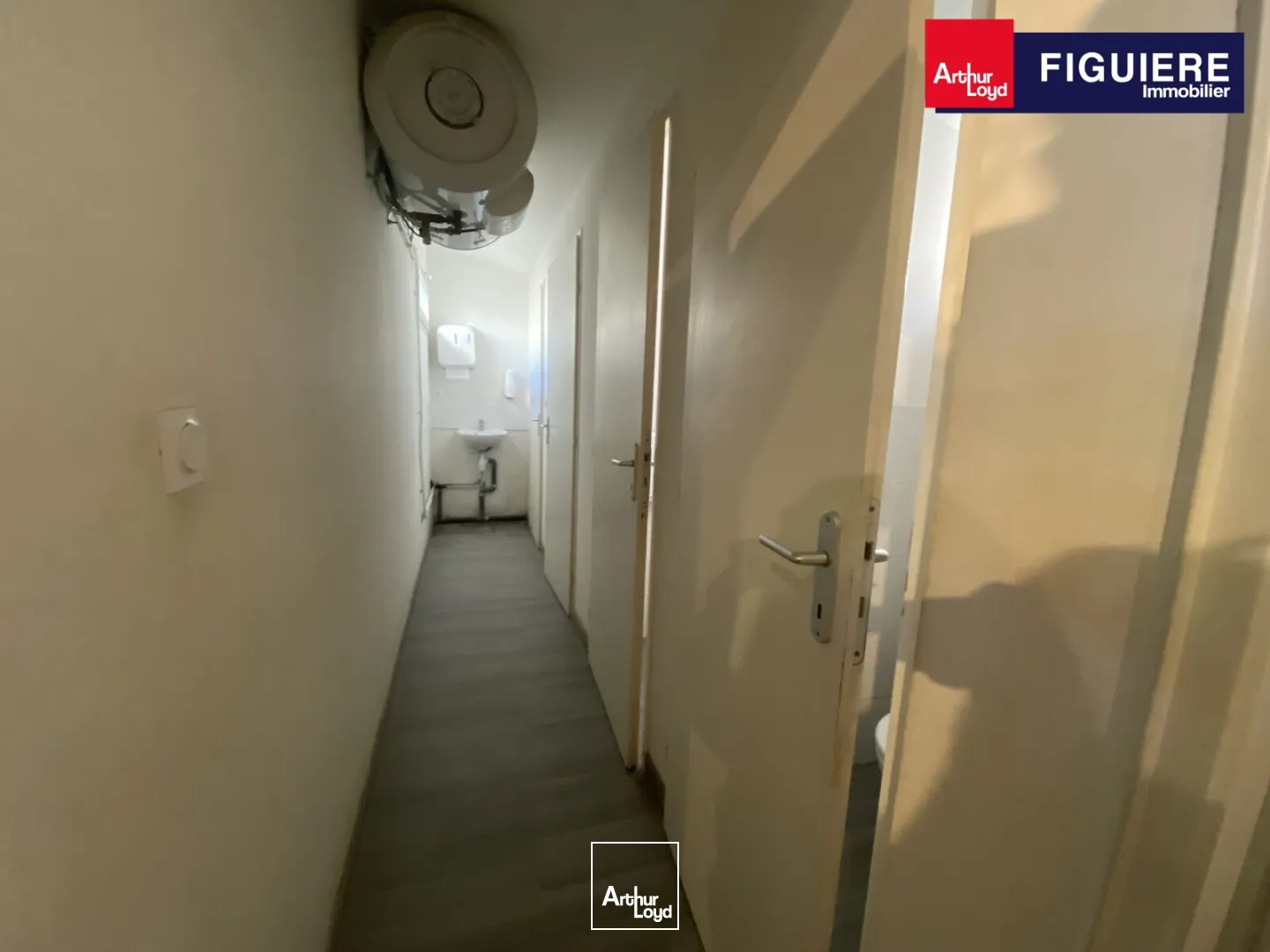 300m² de local d'activités sur 2600m² de terrain (ou 1300m²) à louer GRANS