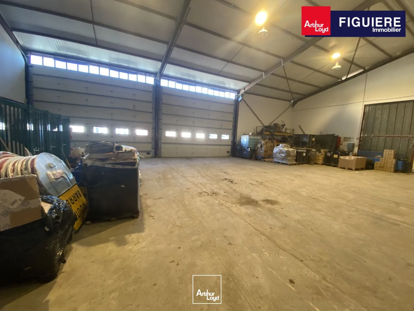 300m² de local d'activités sur 2600m² de terrain (ou 1300m²) à louer GRANS