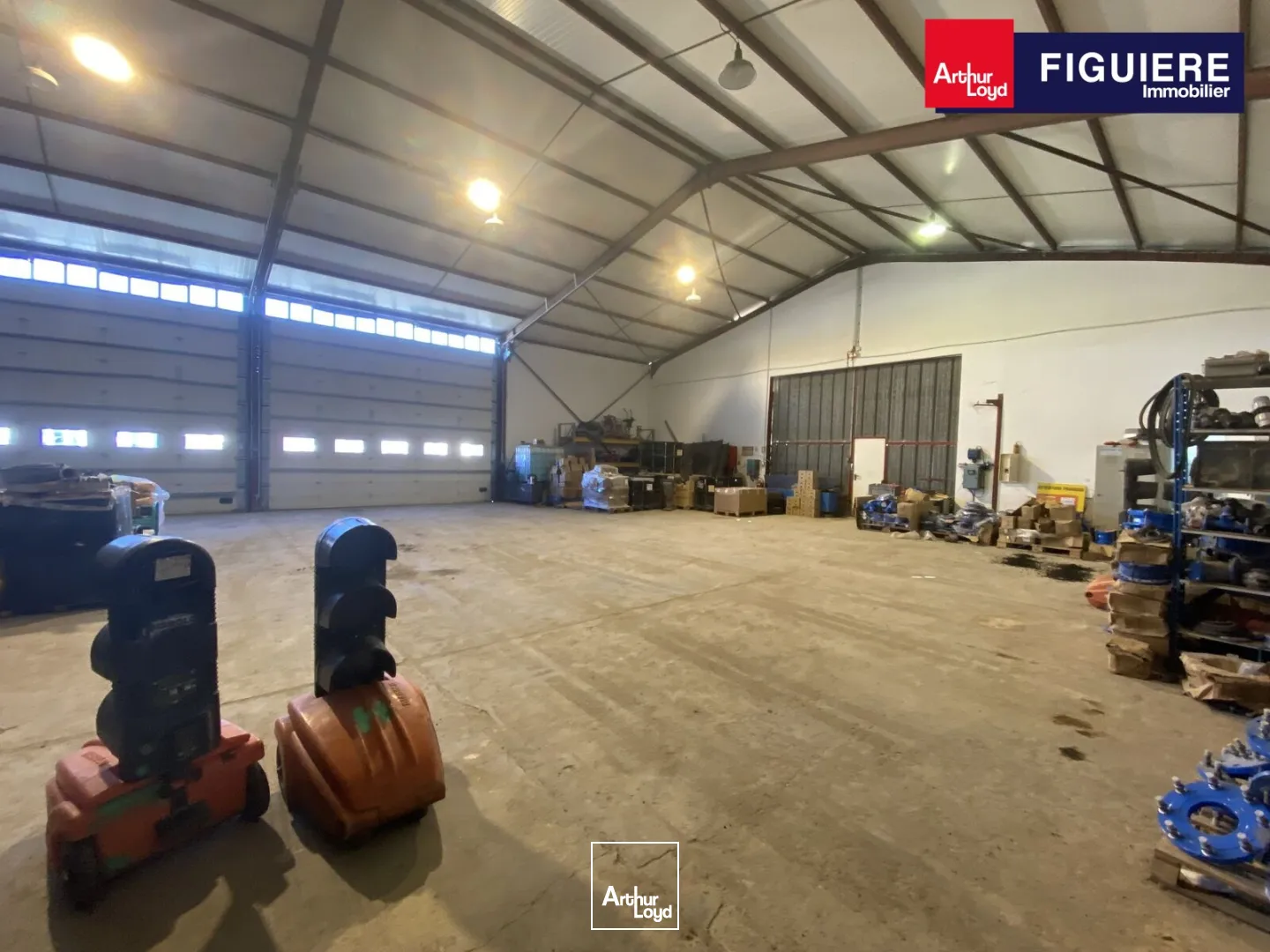 300m² de local d'activités sur 2600m² de terrain (ou 1300m²) à louer GRANS