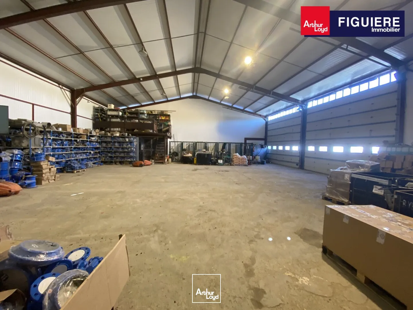 300m² de local d'activités sur 2600m² de terrain (ou 1300m²) à louer GRANS