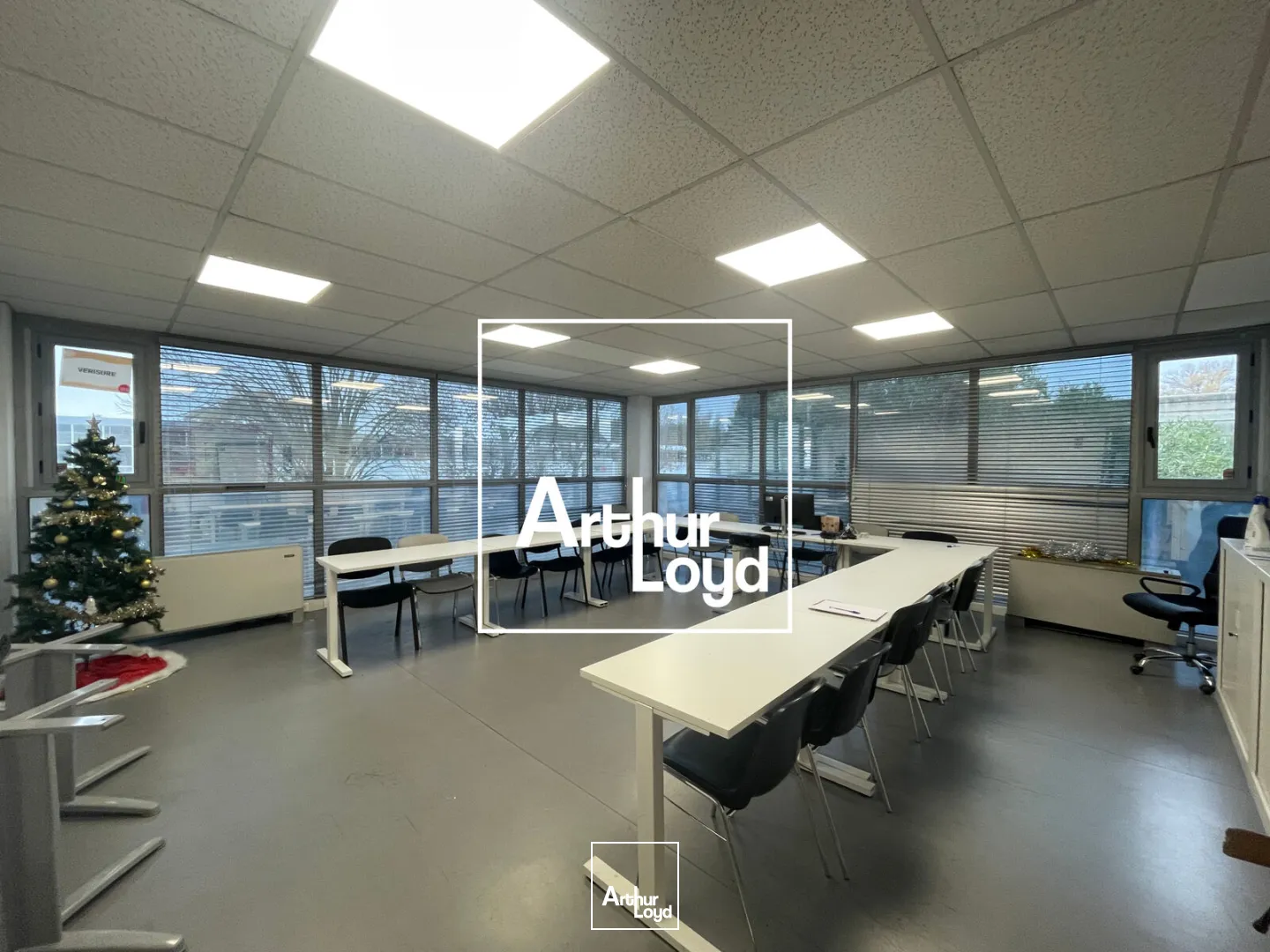 Bureaux à louer - 141 M2 - 1er étage en Ville ActiveParking sur site