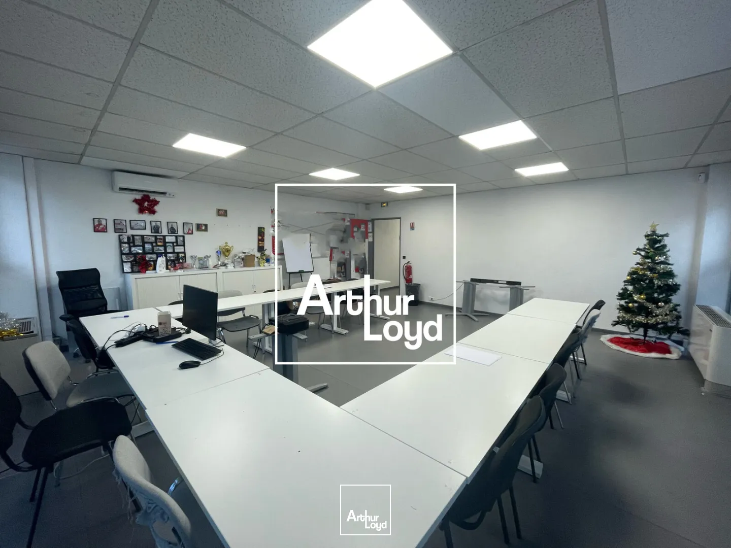 Bureaux à louer - 141 M2 - 1er étage en Ville ActiveParking sur site