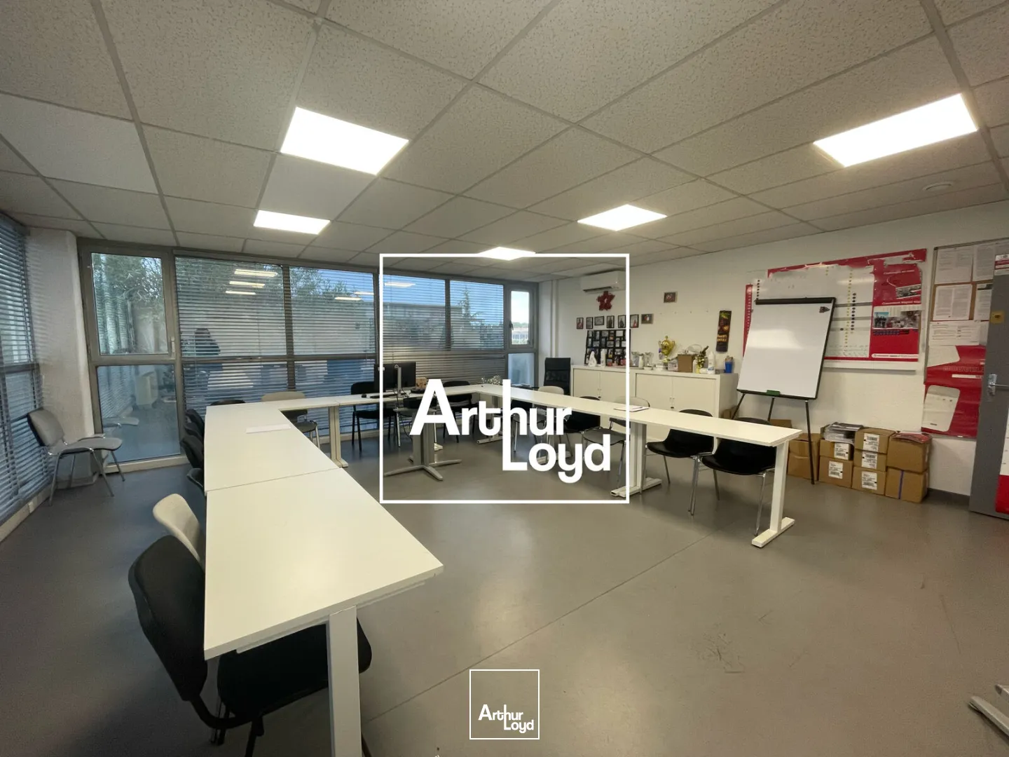 Bureaux à louer - 141 M2 - 1er étage en Ville ActiveParking sur site