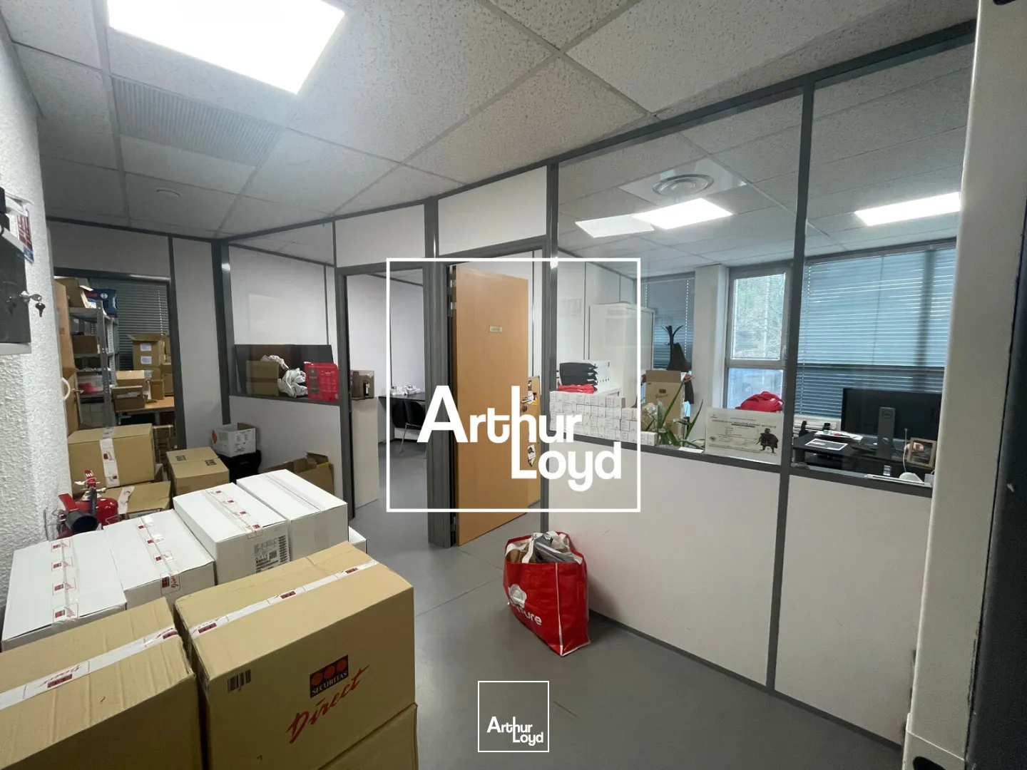 Bureaux à louer - 141 M2 - 1er étage en Ville ActiveParking sur site