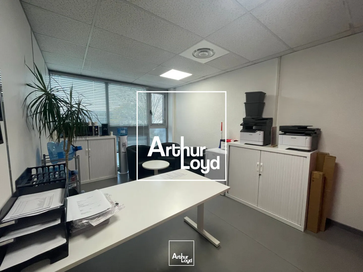 Bureaux à louer - 141 M2 - 1er étage en Ville ActiveParking sur site