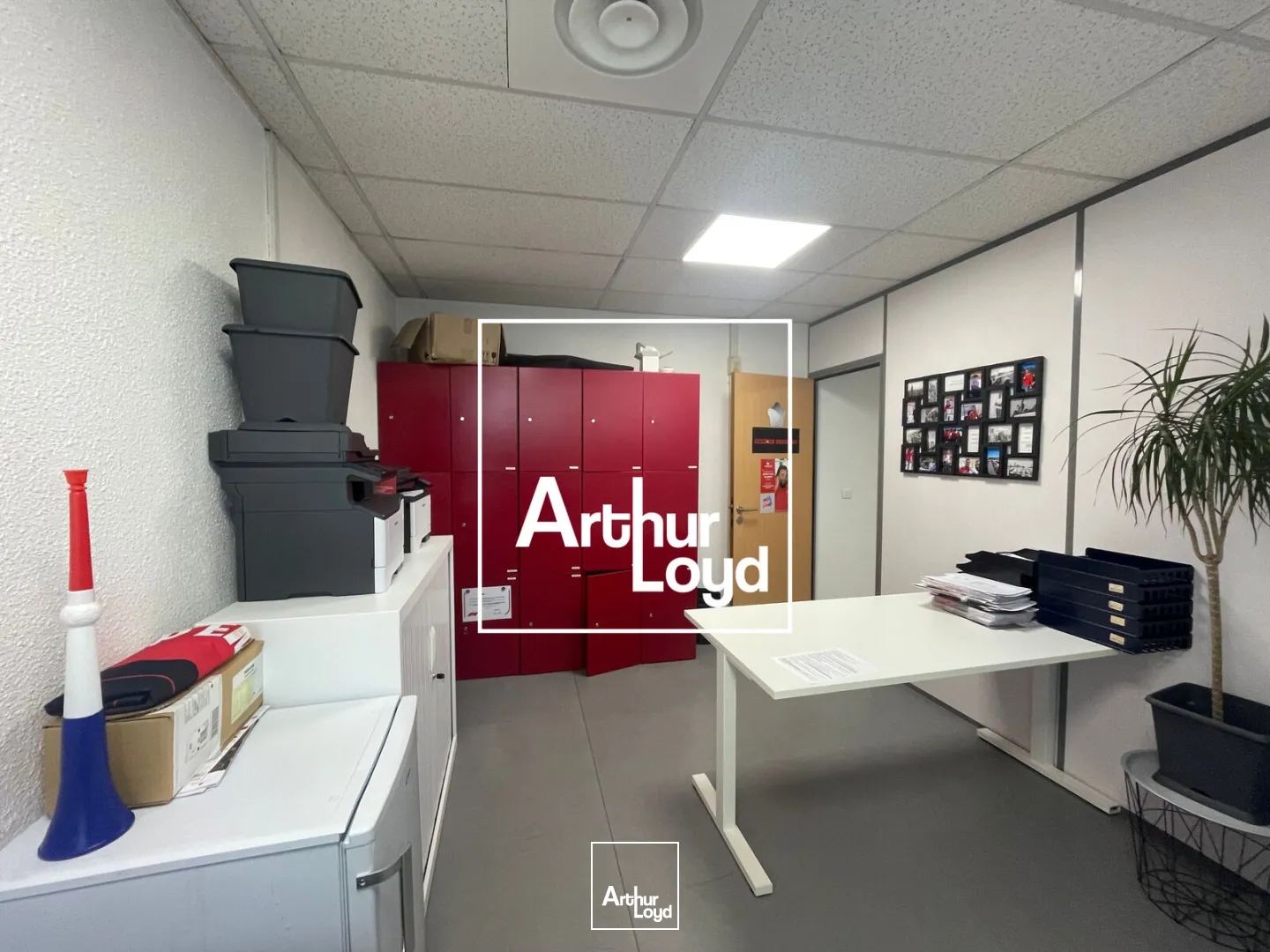 Bureaux à louer - 141 M2 - 1er étage en Ville ActiveParking sur site