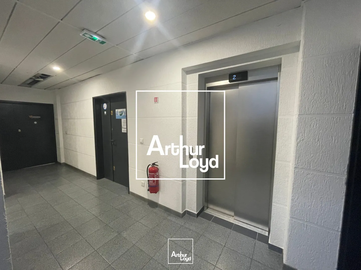 Bureaux à louer - 141 M2 - 1er étage en Ville ActiveParking sur site