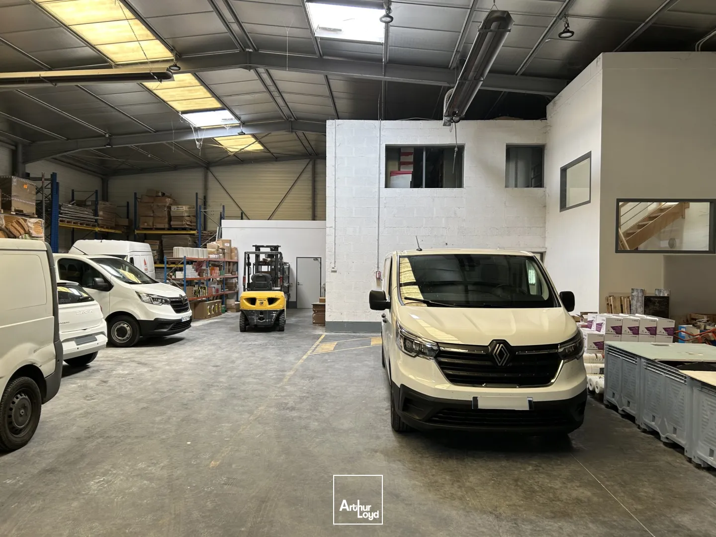 A Sainte-luce-s-loire, bâtiment mixte à louer