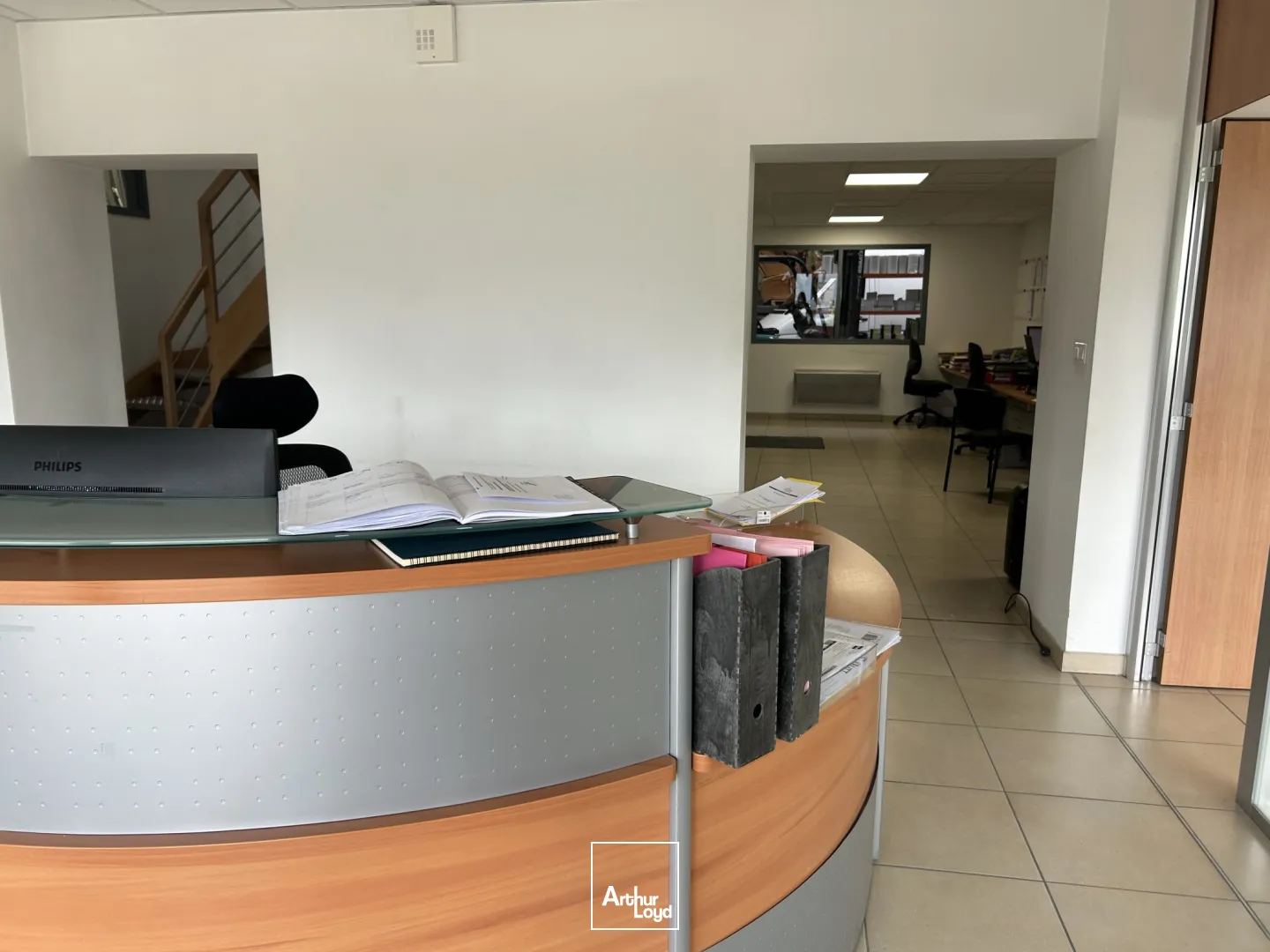 A Sainte-luce-s-loire, bâtiment mixte à louer