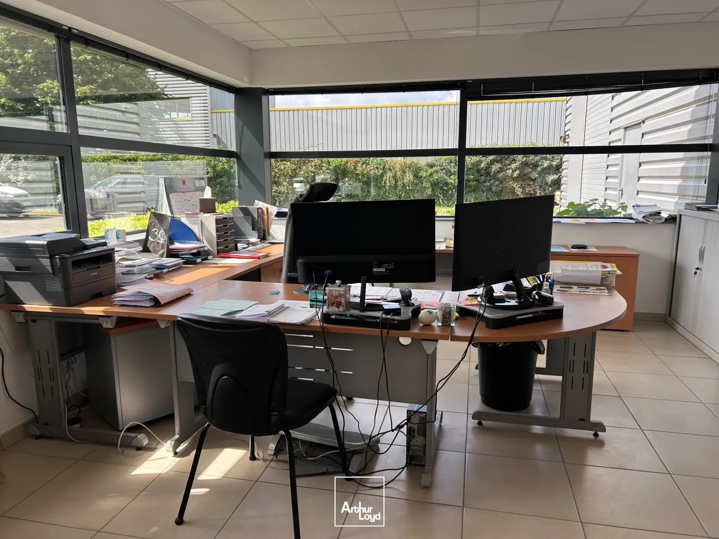 A Sainte-luce-s-loire, bâtiment mixte à louer