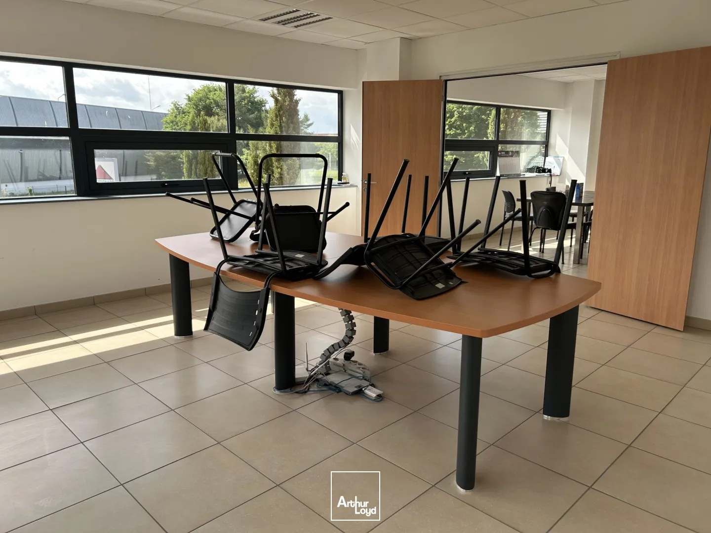 A Sainte-luce-s-loire, bâtiment mixte à louer