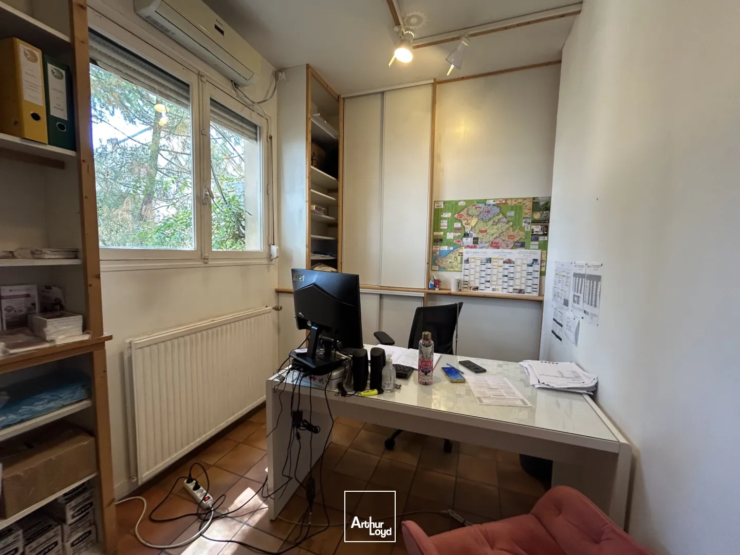 A LOUER - LOCAL COMMERCIAL - BUREAUX - 75 M2 - LA BAULE 