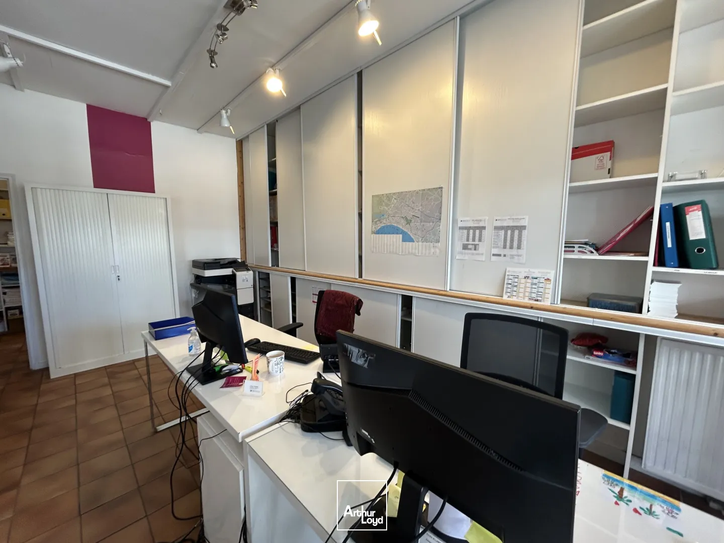 A LOUER - LOCAL COMMERCIAL - BUREAUX - 75 M2 - LA BAULE 