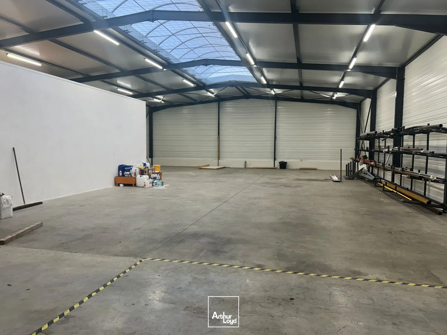 A St AIgnan Grandlieu, bâtiment d'activité à la location