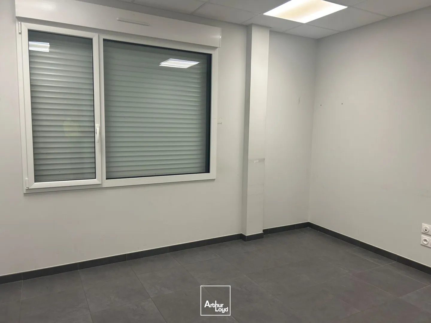 A St AIgnan Grandlieu, bâtiment d'activité à la location